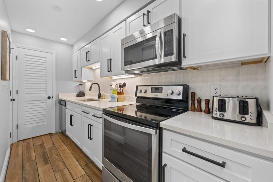 Edgewater 41 Kitchen