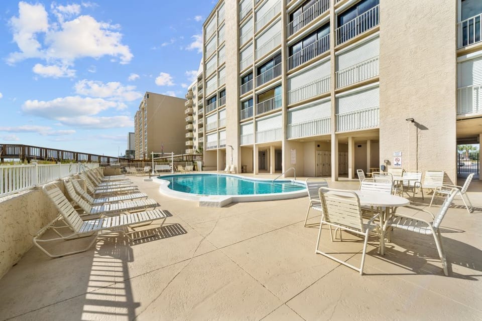 3 Edgewater Pool and Sundeck