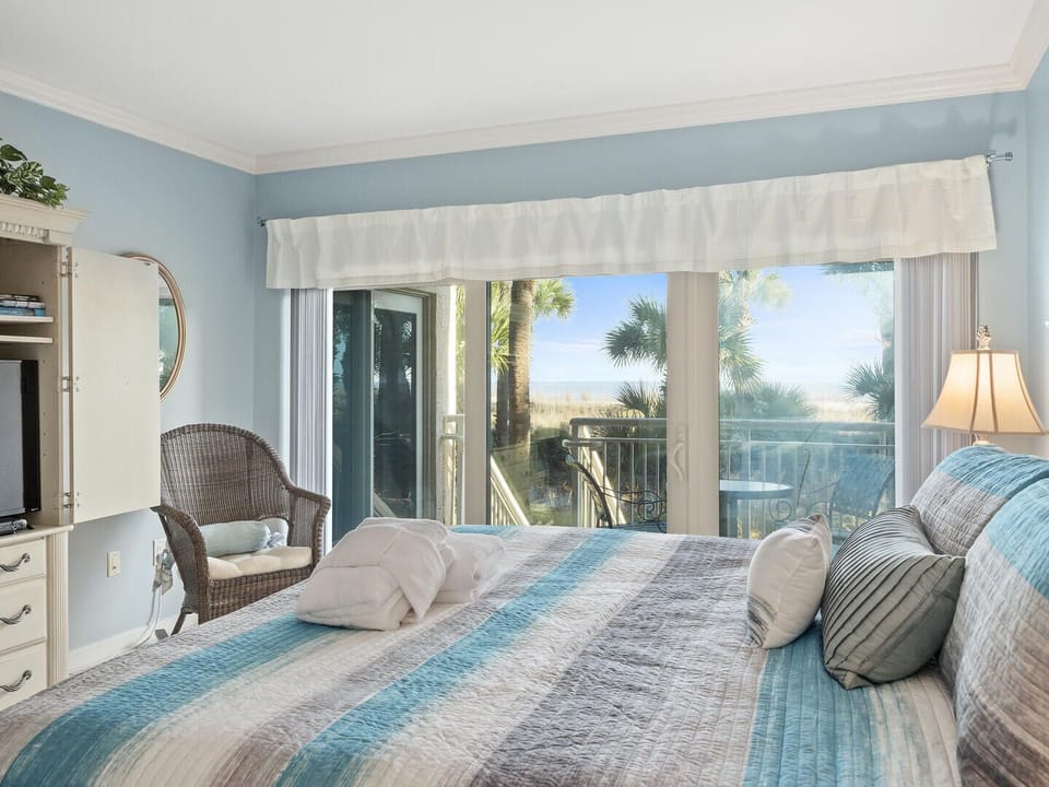 Master Suite with access to Oceanfront Deck