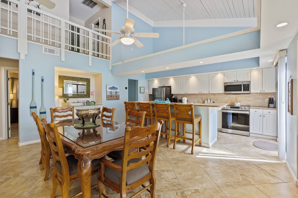 Dining/breakfast bar