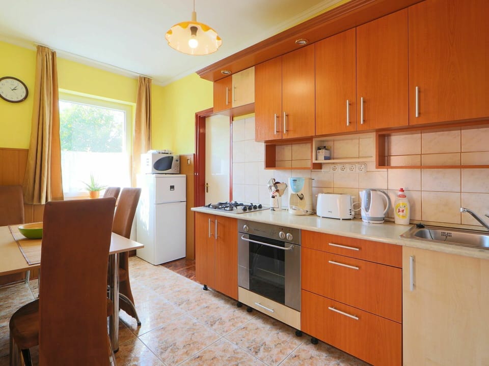 Countertop, Cabinetry, Room, Furniture, Property, Kitchen, Building, Floor, Interior Design, Real Estate
