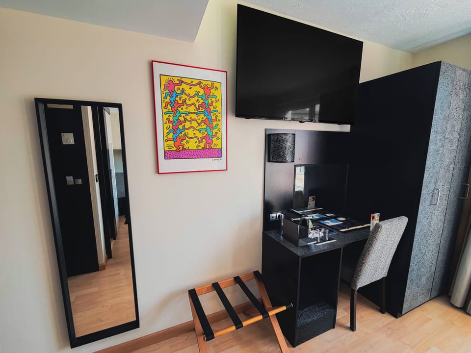 1 Double bed | In-room safe, desk, laptop workspace, WiFi (free)