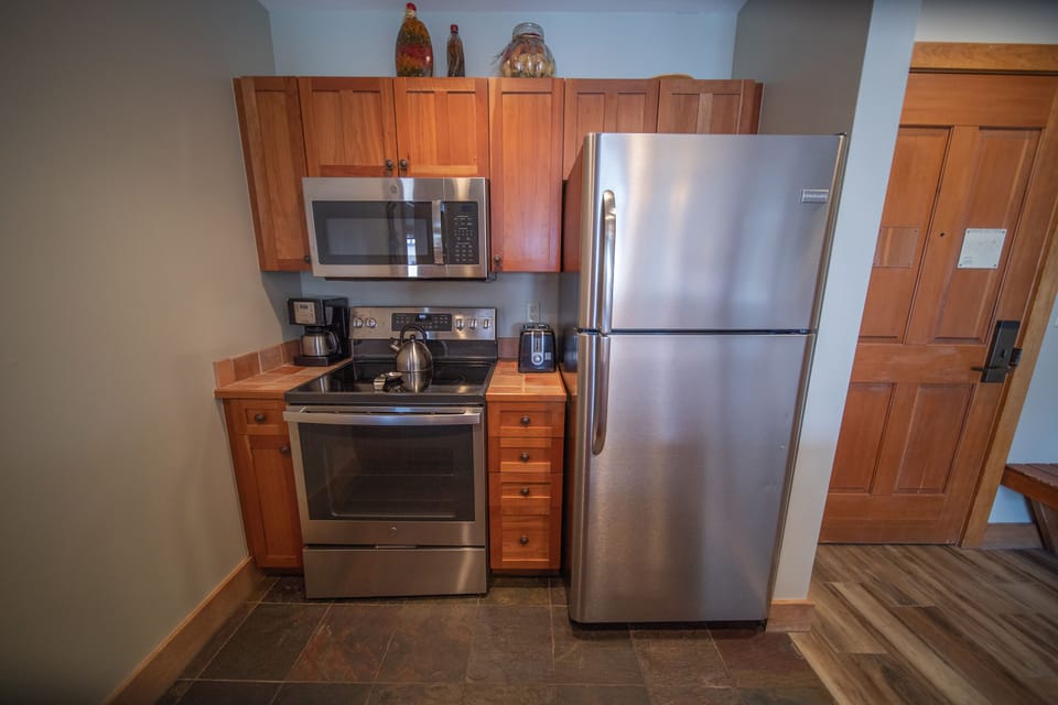 Modern, fully equipped kitchen