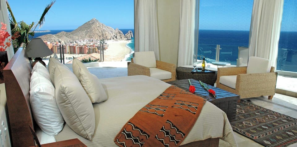 Villa Penasco - Bedroom suite with patio access