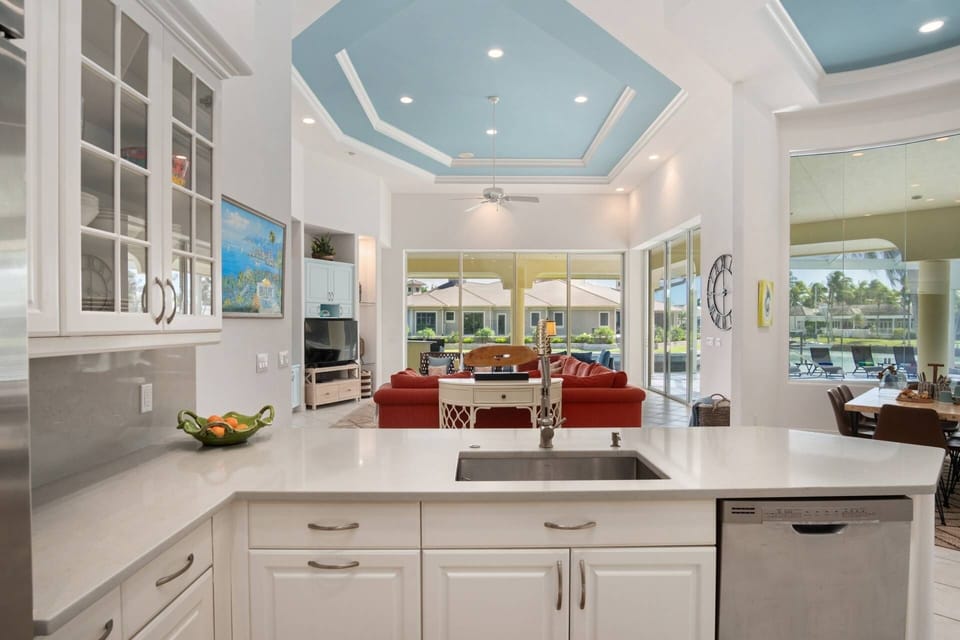 Meal prep and/or washing dishes has never looked this good!