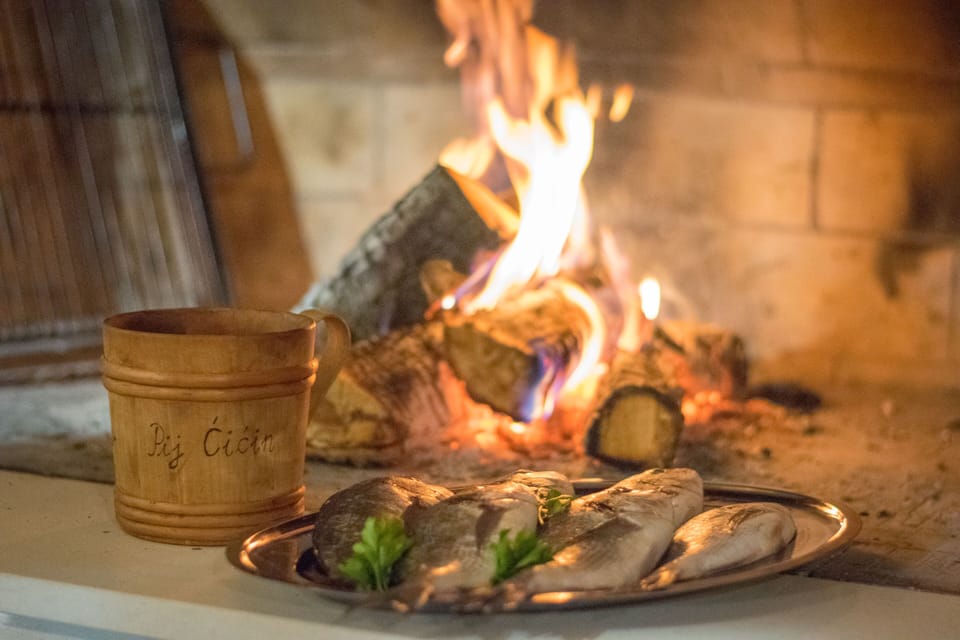  Enjoy in Dalmatian specialties next to the pool