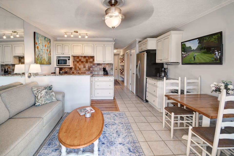 Wonderful airy and bright open concept!