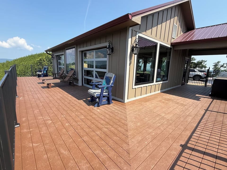 A 10ft deck wraps around 2 sides of the pool house so you can soak up the sun!