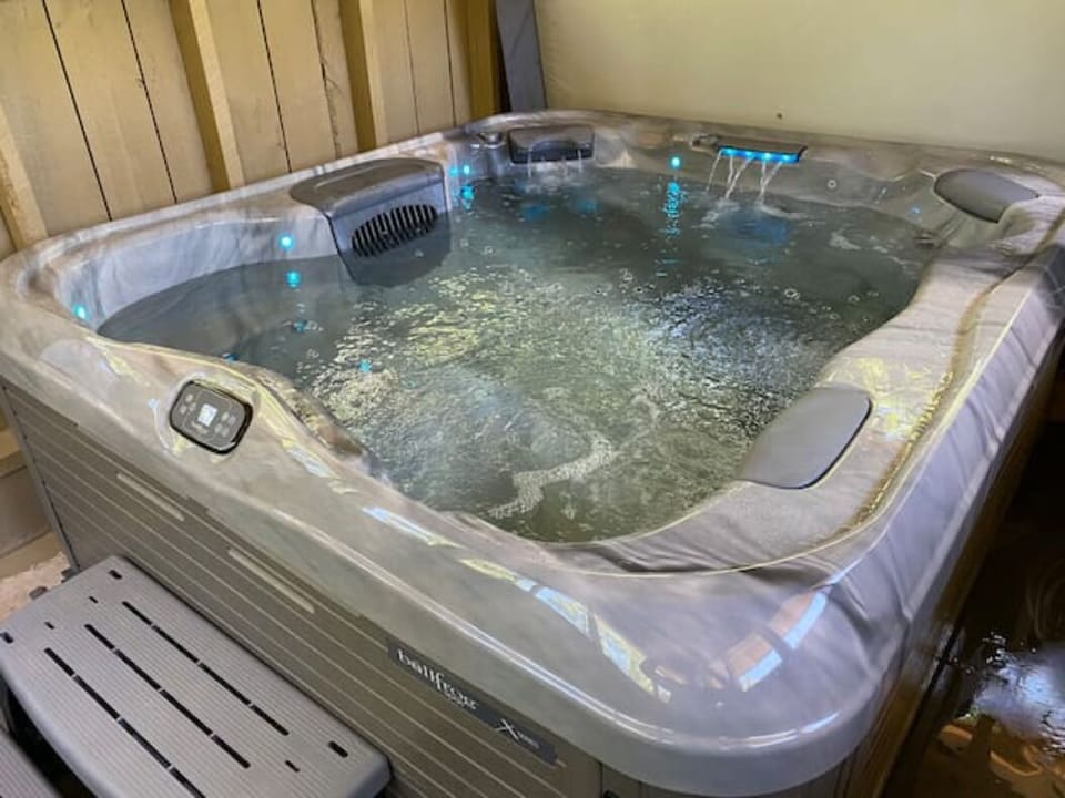 Shared hot tub 