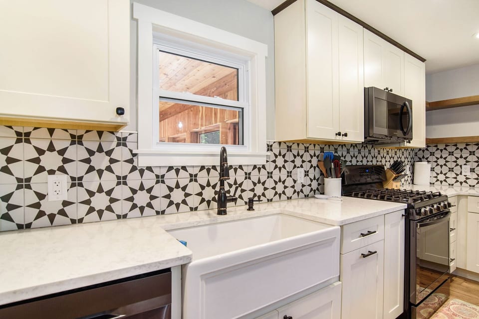 Well appointed kitchen modern kitchen to cook meals together.