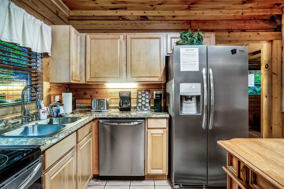 Full kitchen 
