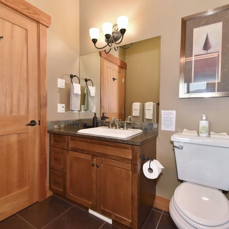 Shampoo, cream rinse, soaps & 5-star quality towels are included in your rental.