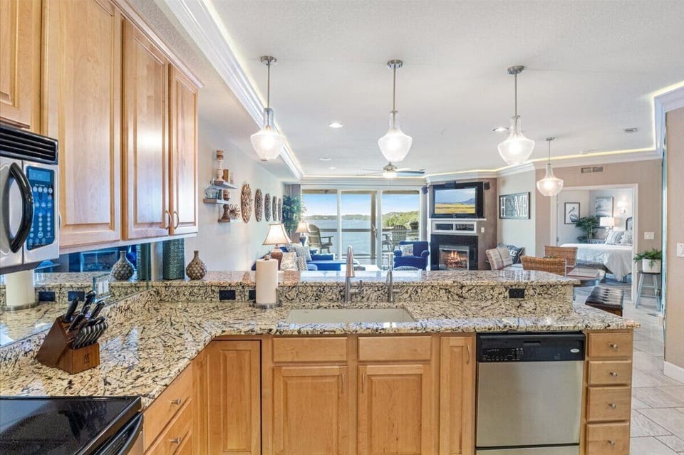 Full Kitchen with granite counter tops.