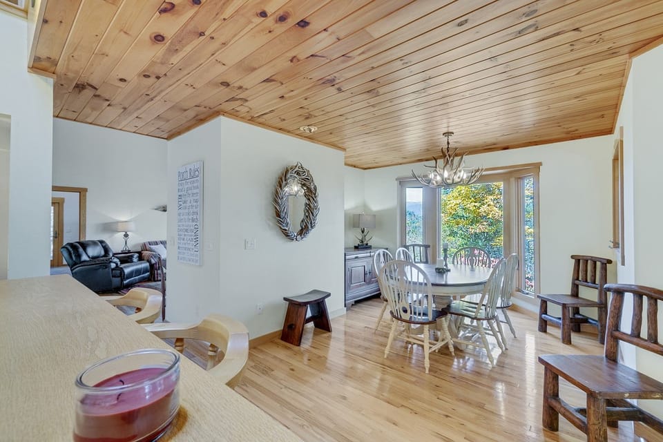 Dining area off kitchen