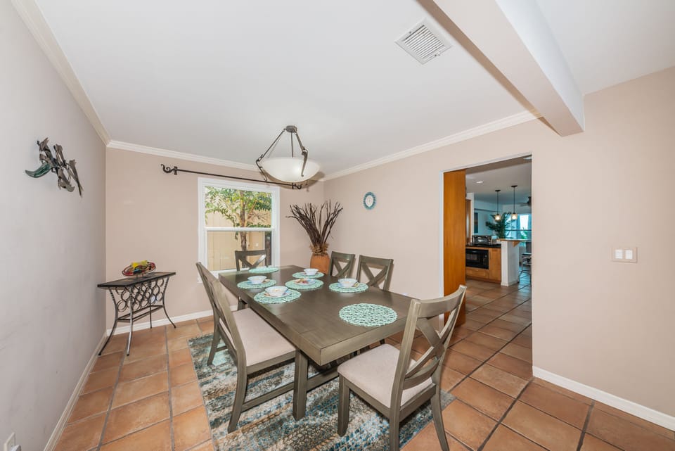 Dining room - meals in or out in the ourdoor deck - you decide