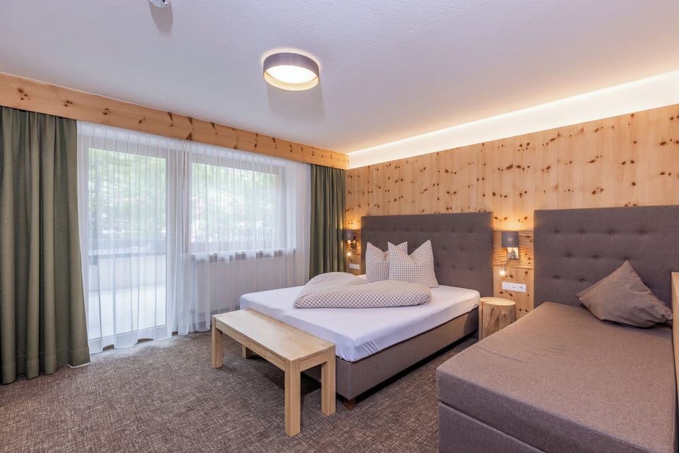Family Apartment, 1 Bedroom, Terrace, Mountain View | Hypo-allergenic bedding available, in-room safe, blackout drapes