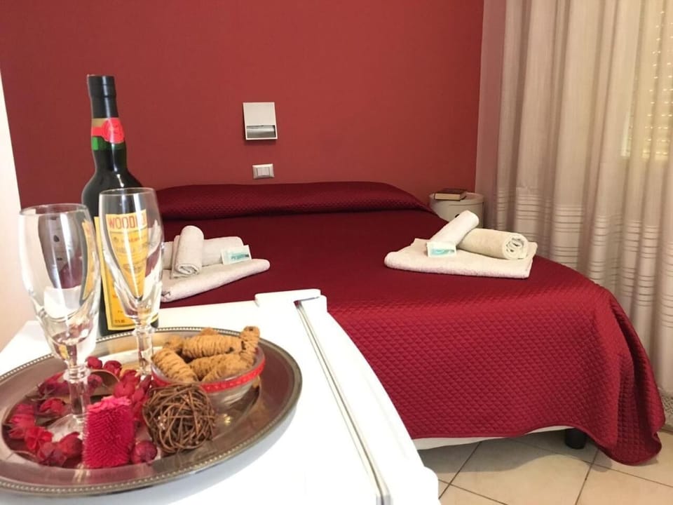 Superior Double or Twin Room, 1 Bedroom, Non Smoking, Sea View | Desk, free WiFi, bed sheets