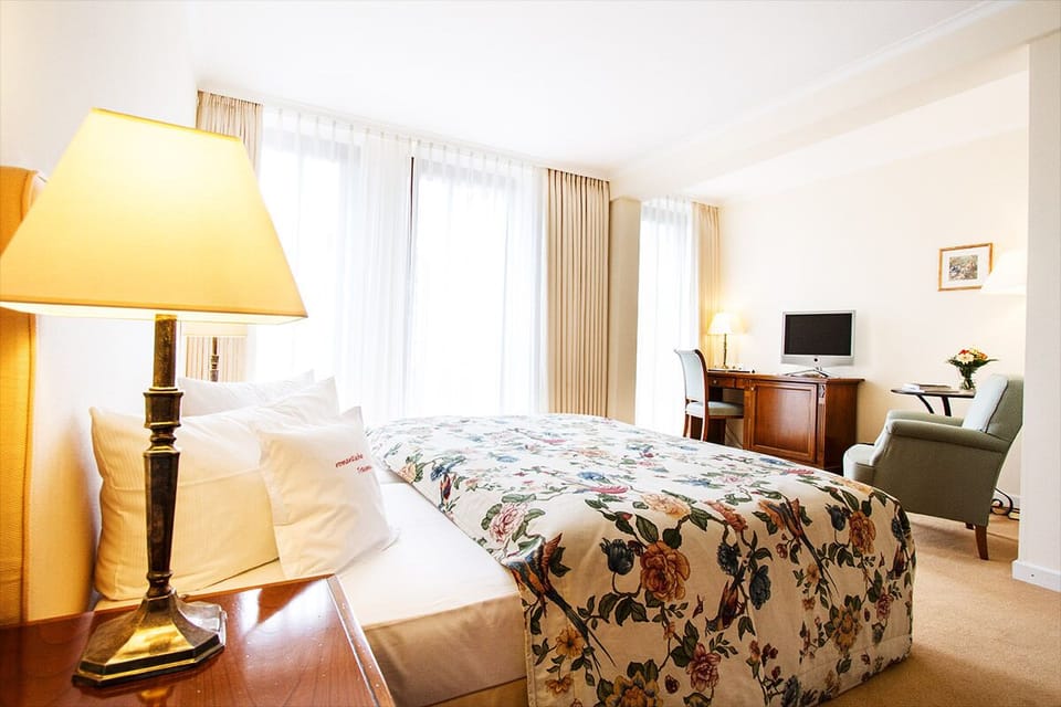 Standard Double Room | Hypo-allergenic bedding, desk, laptop workspace, soundproofing