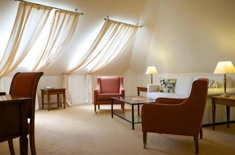 Quadruple Room | Hypo-allergenic bedding, desk, laptop workspace, soundproofing