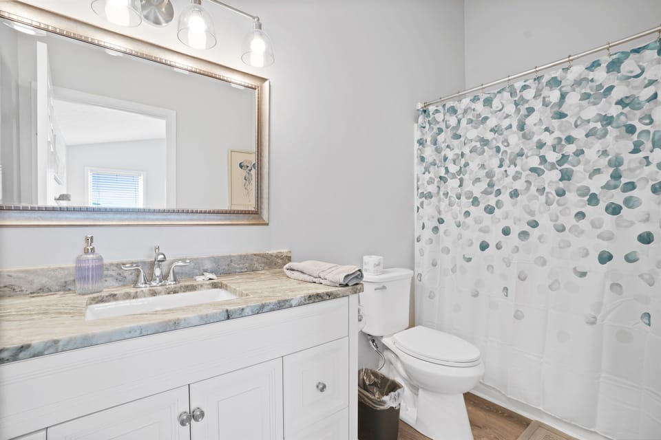 upstairs common bathroom