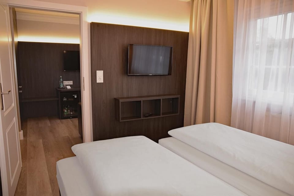 Premium bedding, minibar, individually decorated, individually furnished