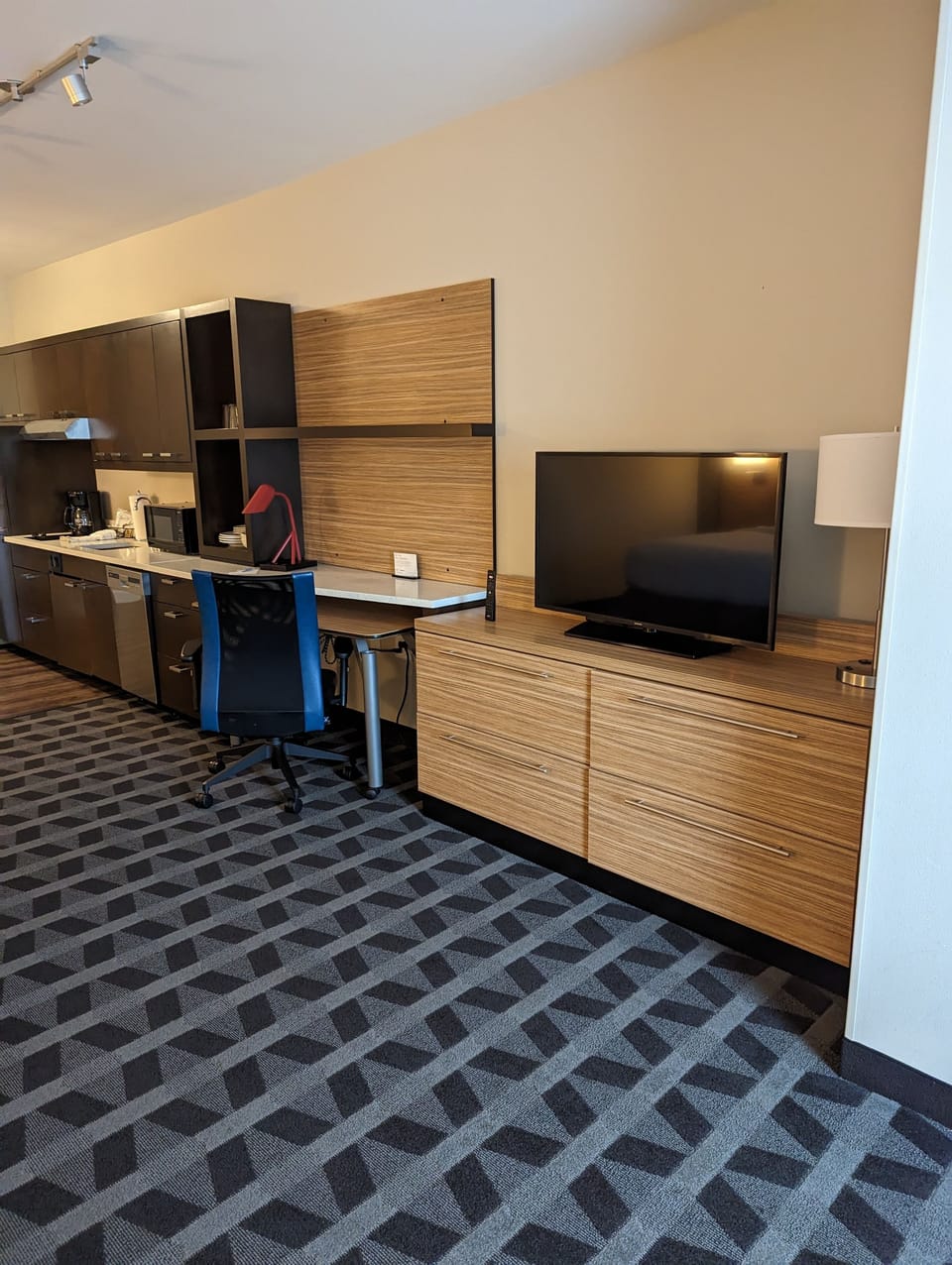 Studio, 1 King Bed with Sofa bed (Mobility Accessible, Tub) | 1 bedroom, iron/ironing board, free cribs/infant beds, free WiFi