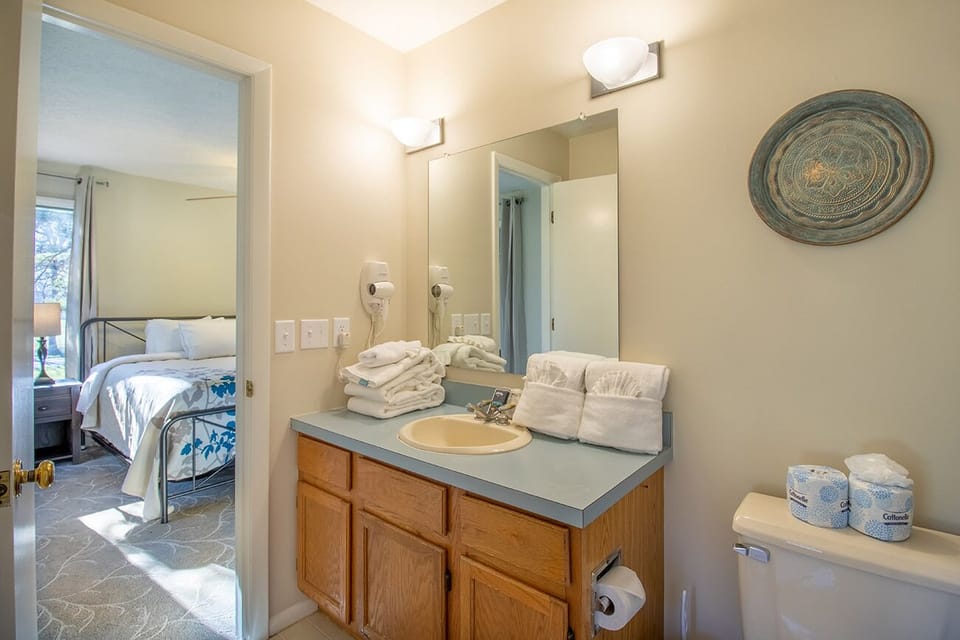 Main level full bathroom accessible for all guests