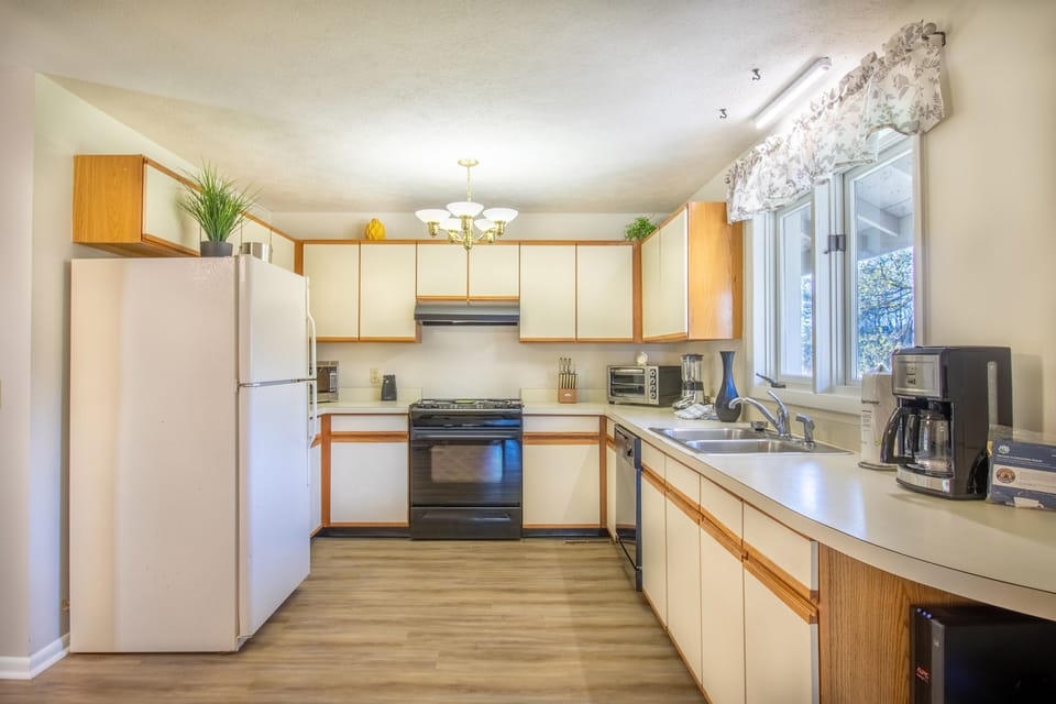 And a full kitchen!
