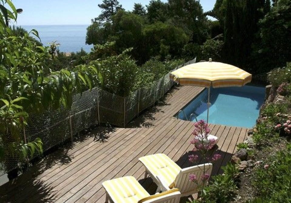 Large decked solarium 