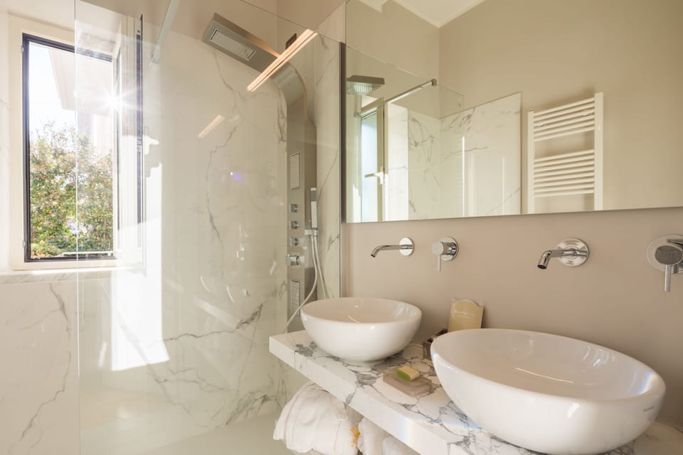 Deluxe Room | Premium bedding, minibar, in-room safe, desk