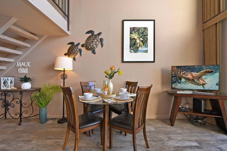 Napili Point C21 dining area 2