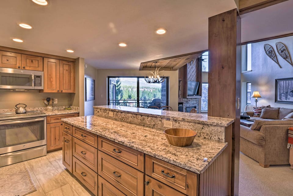 Kitchen | Cookware & Dishware Provided