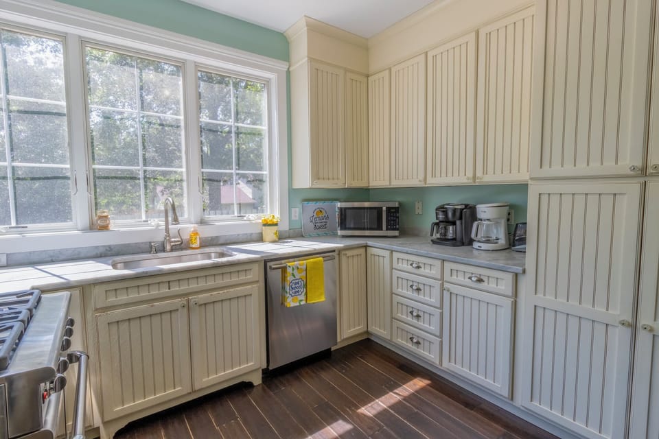 Main Level | Kitchen