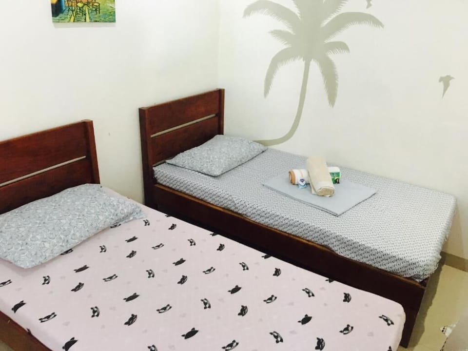WiFi (free), bed sheets