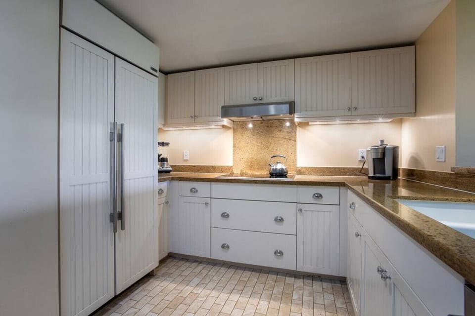 Clean, modern kitchen ready for laid-back vacation cooking