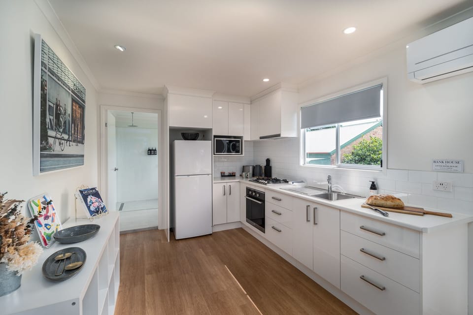 Fully equiped kitchen with Fridge, stove, oven, microwave, coffee machine
