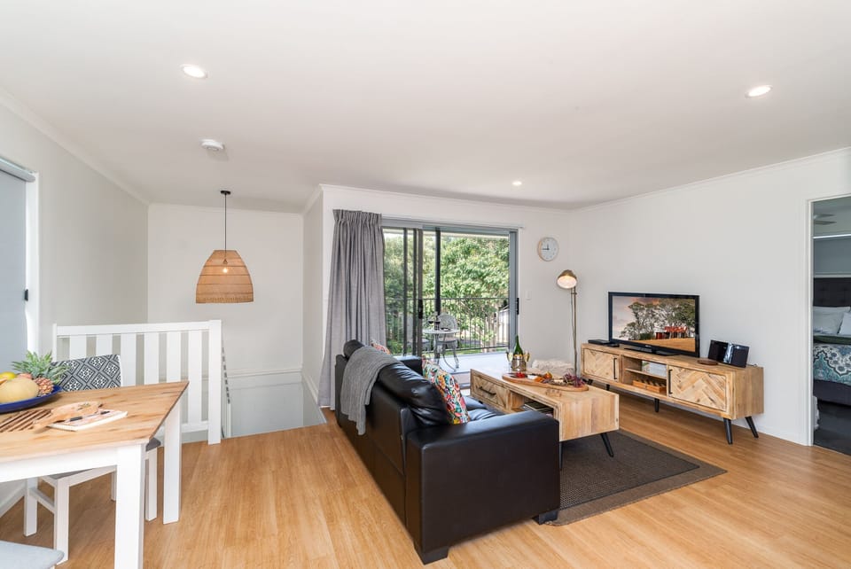 Upstairs living area with lounge, dining, digital TV, balcony & WIFI 
