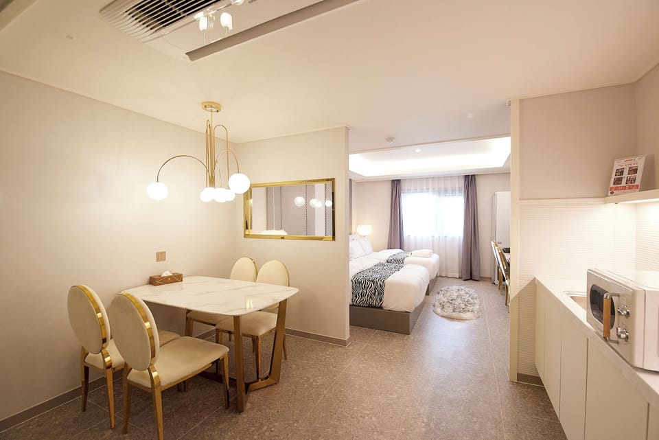 Family Room | Premium bedding, individually decorated, individually furnished, desk