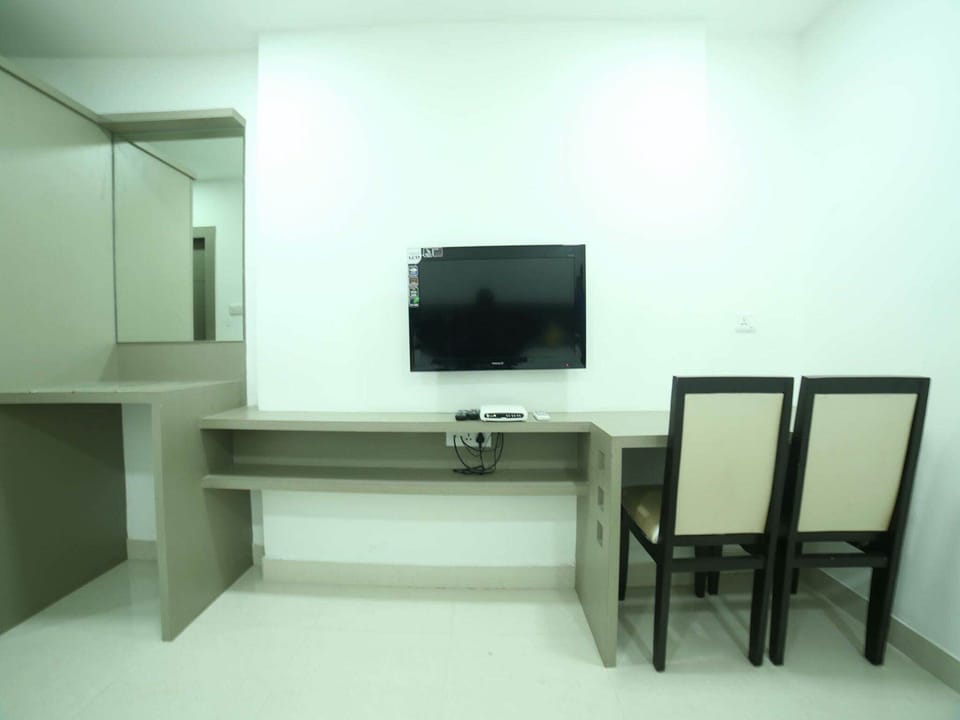 Room, 5 Bedrooms, Accessible, Smoking | 5 bedrooms