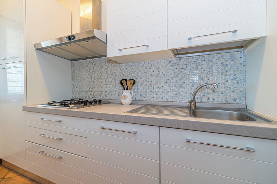 Apartment, 3 Bedrooms, Smoking, Balcony | Private kitchen
