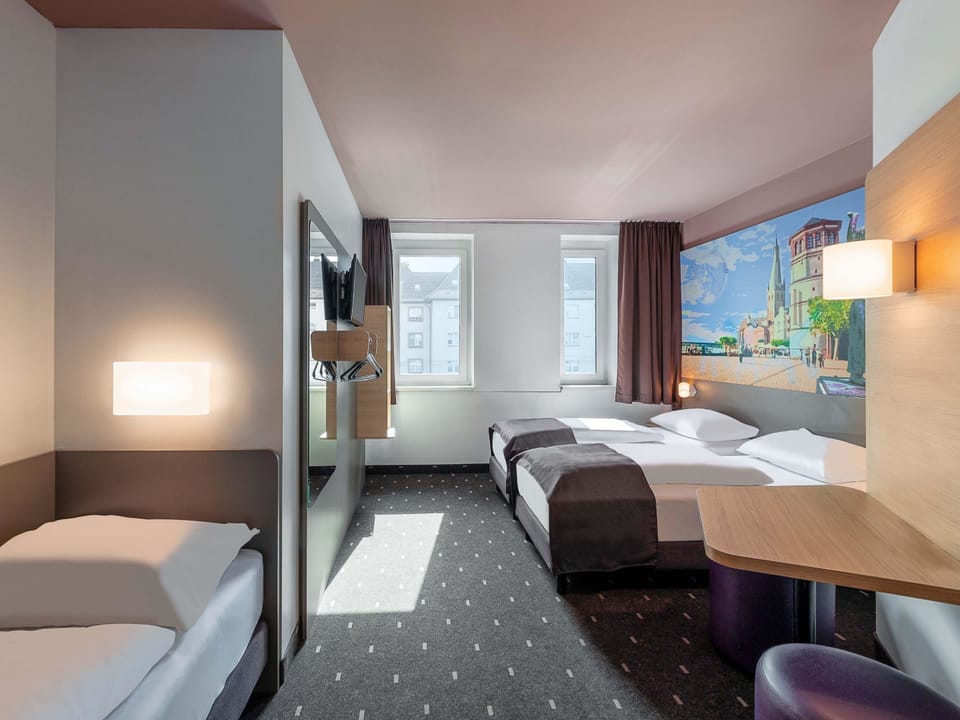 Triple Room | Desk, soundproofing, free WiFi, bed sheets