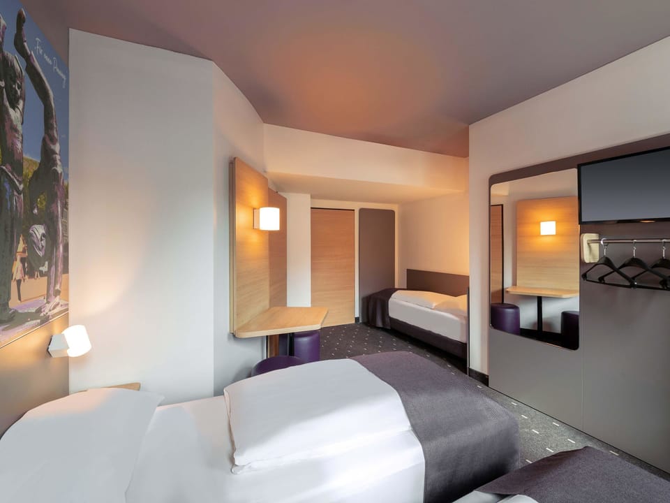Triple Room | Desk, soundproofing, WiFi (free), bed sheets