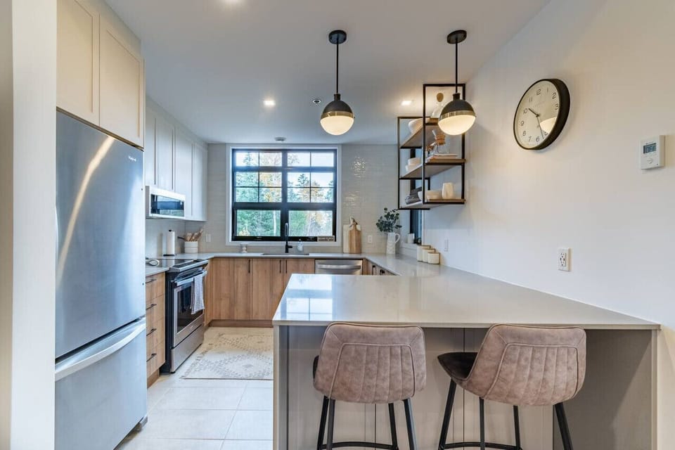Les Eaux 215-6/Cozy & stylish condo