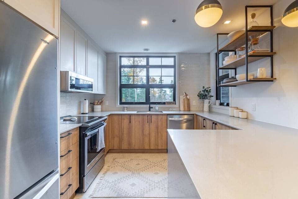 Les Eaux 215-6/Cozy & stylish condo