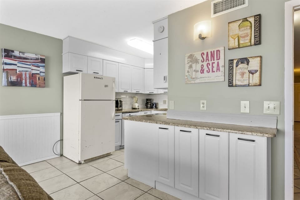 Condo, 1 King Bed with Sofa bed (The Summit 1222) | Private kitchen