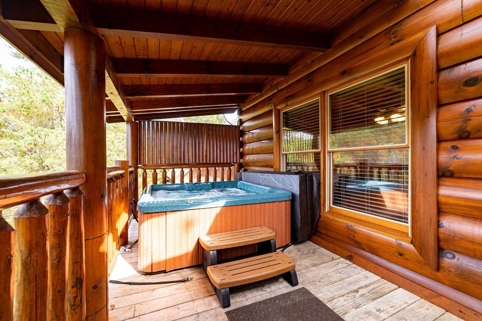 Hot tub on Main Level deck with views of Bluff Mountain.
