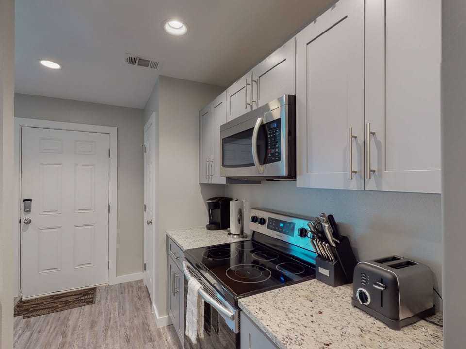 Front Entry/Kitchen