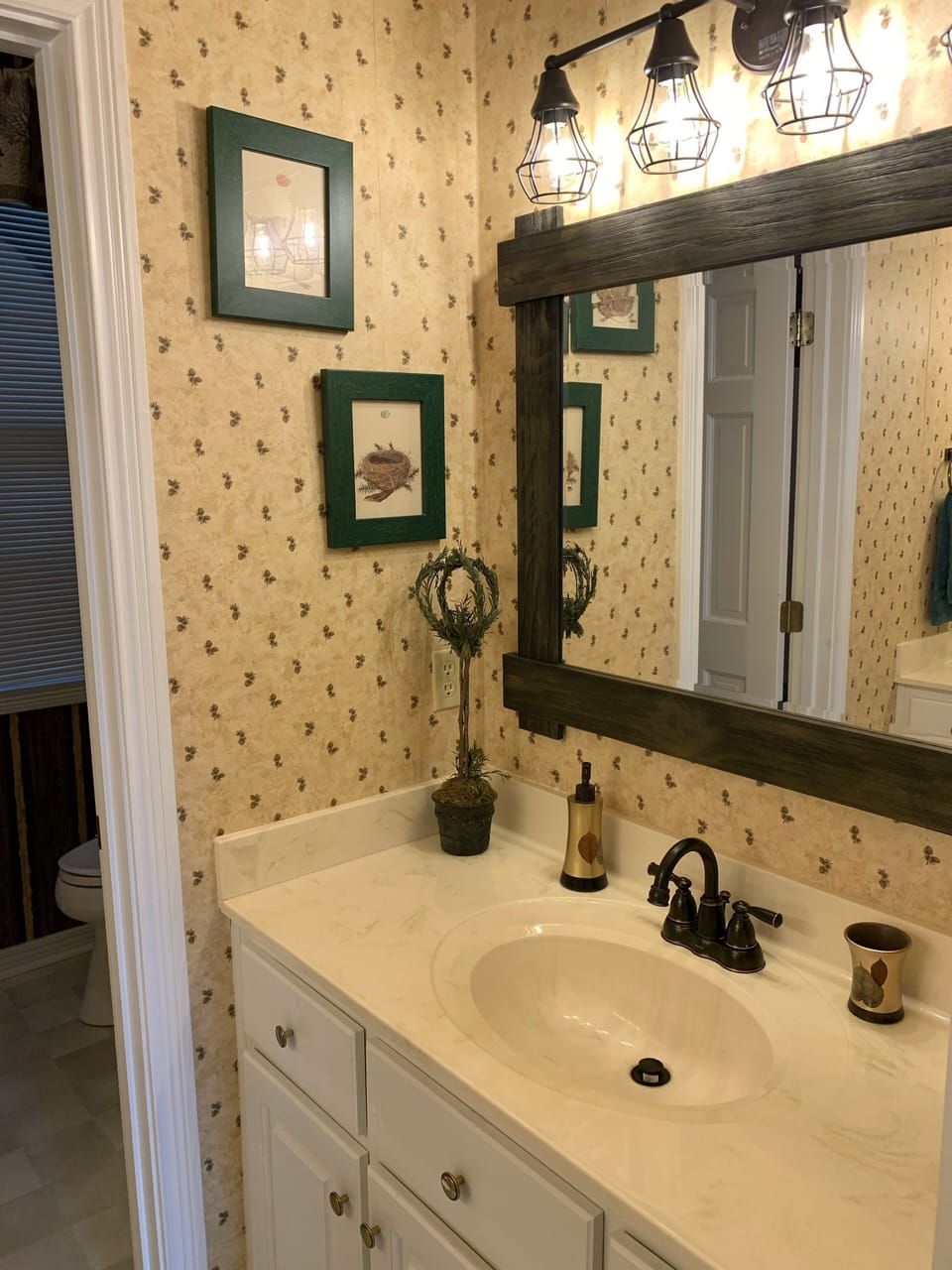Bathroom 1, full master bath in all 4 rooms. Shower/tub and double sinks.