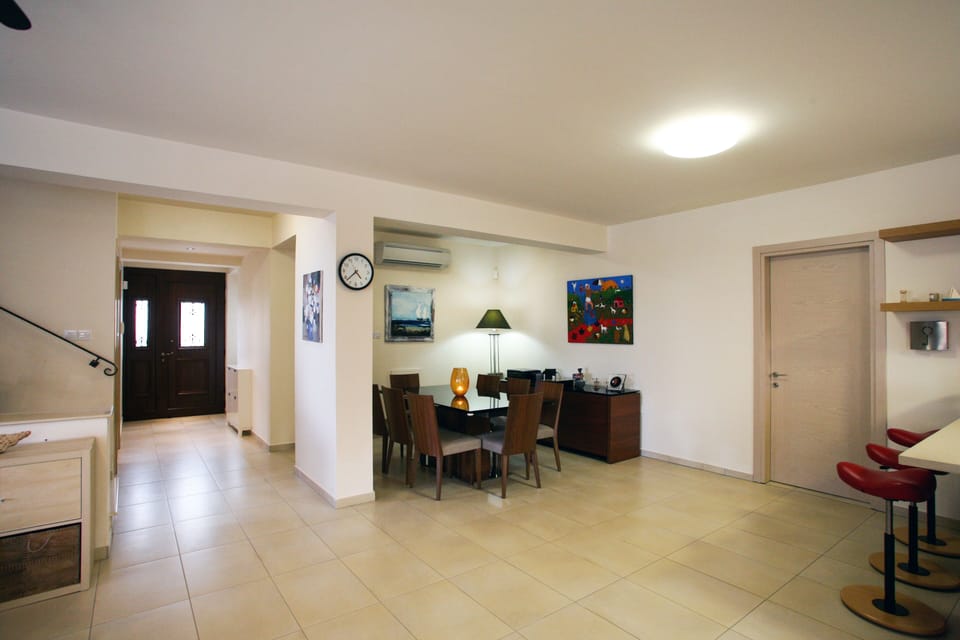 The Entrance, the Hall and Indoor Dining!