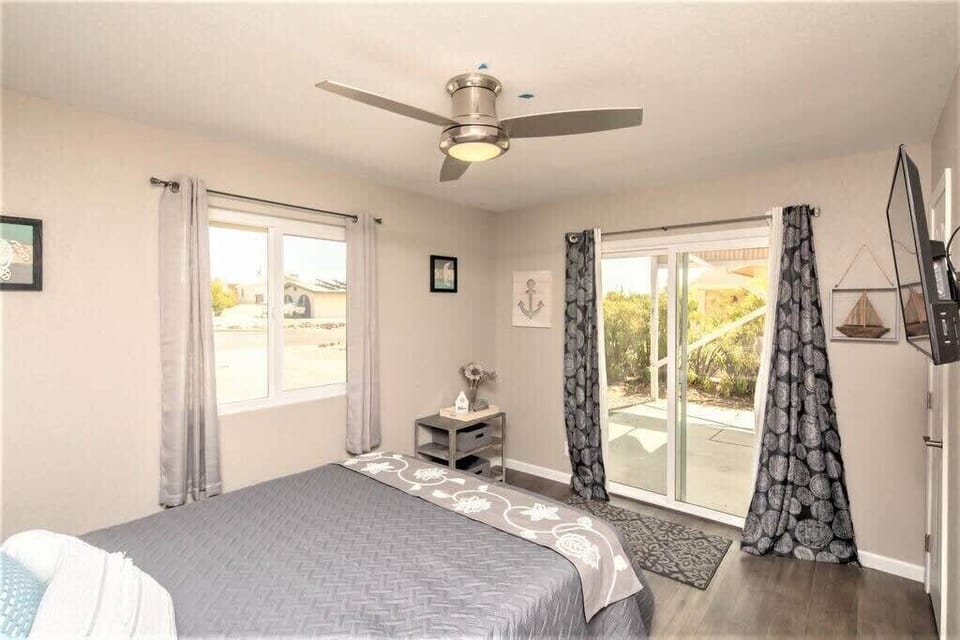 Third Bedroom | Queen Bed